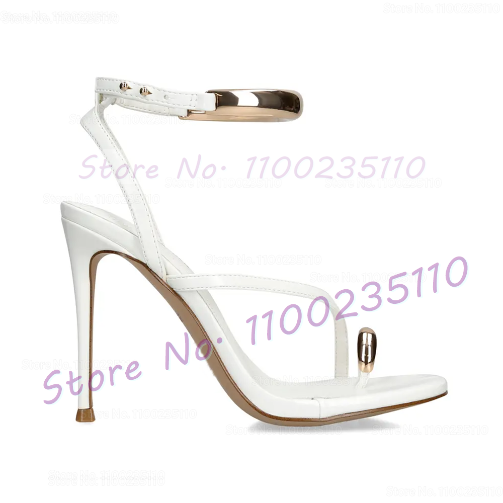 Metal Ring Decor Stiletto Thon - đánh giá và giá Thong Flat Sandal