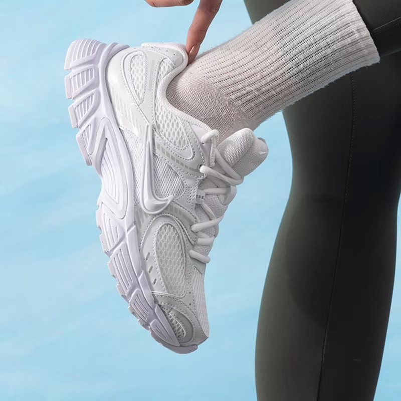 Nike W NIKE V5 RNR HQ7901-101  - đánh giá và giá Women Shoes Running Nike
