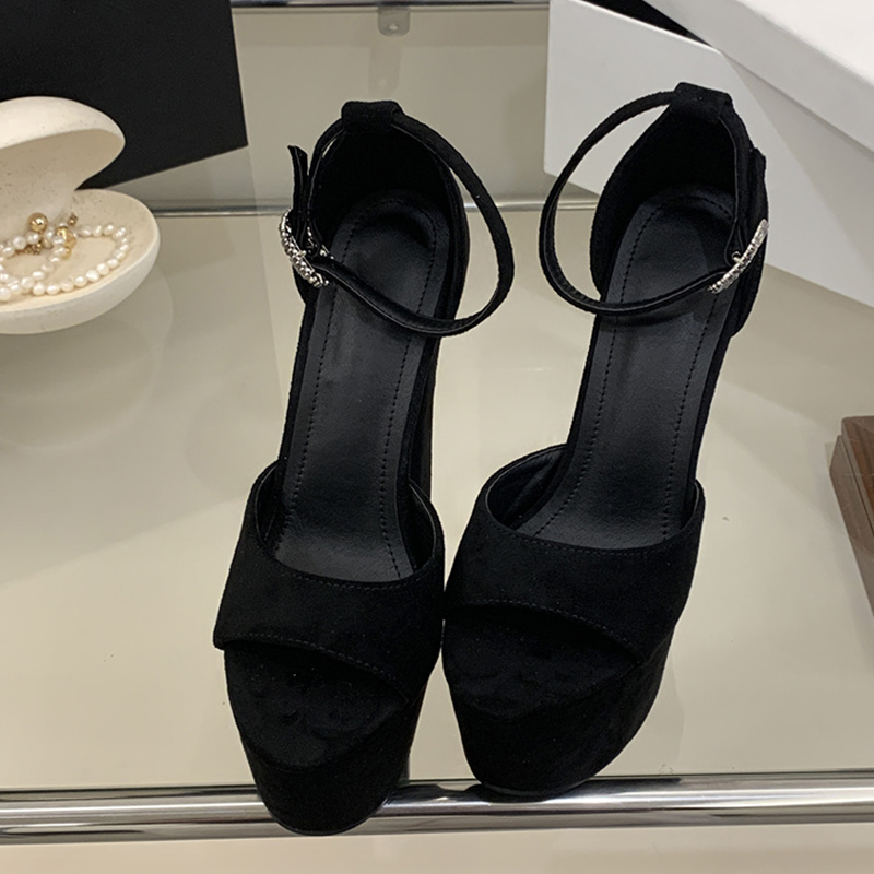 Liyke Model Show Sexy Extreme  - đánh giá và giá Thong Flat Sandal
